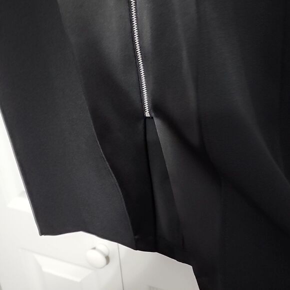 Express Midi Dress – Sleek Silver Zipper & Luxe Mixed Fabrics, Size 6 - Picture 4 of 4